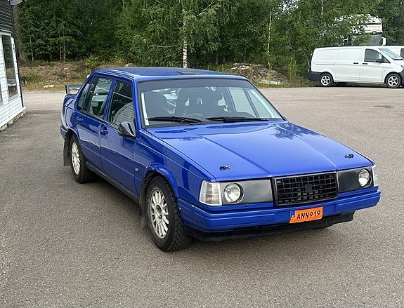 Volvo 940 2 of 7