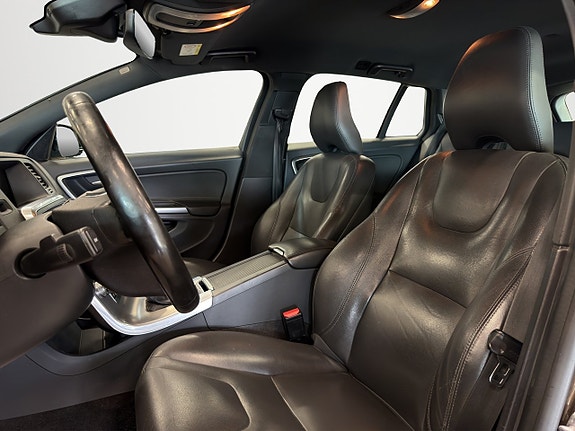 Volvo V60 Cross Country 10 of 25