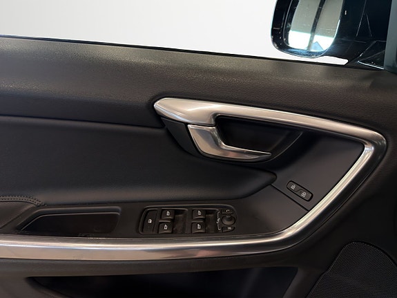 Volvo V60 Cross Country 23 of 25
