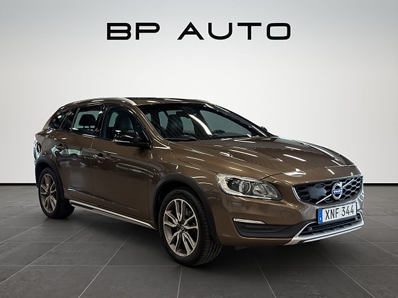 Volvo V60 Cross Country 8 of 25