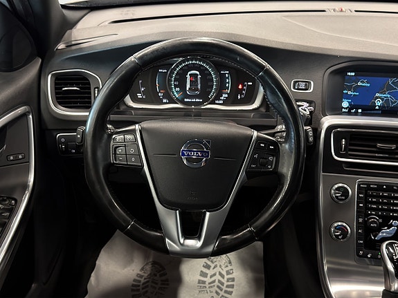 Volvo V60 Cross Country 15 of 25