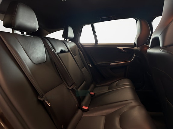 Volvo V60 Cross Country 11 of 25