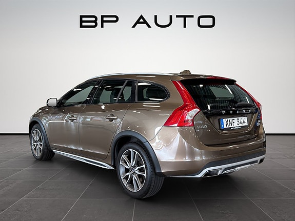 Volvo V60 Cross Country 4 of 25