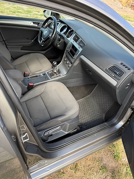 Volkswagen Golf VII 8 of 10