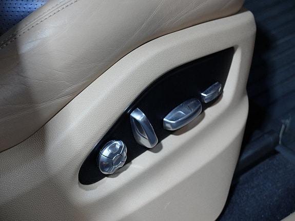 Porsche Cayenne S 6 of 13