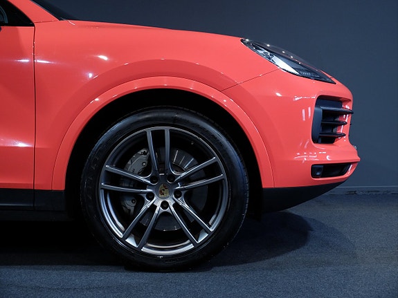 Porsche Cayenne S 2 of 13