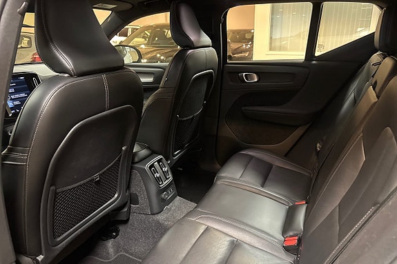 Volvo XC40 12 of 14