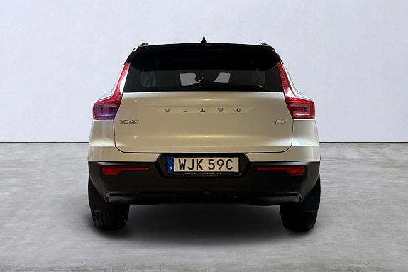 Volvo XC40 5 of 14