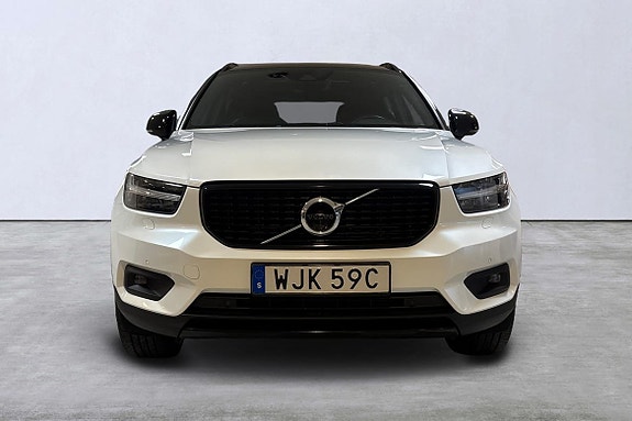 Volvo XC40 7 of 14