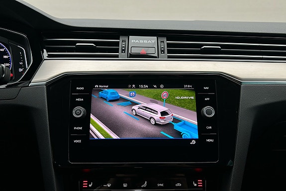 Volkswagen Passat 22 of 30