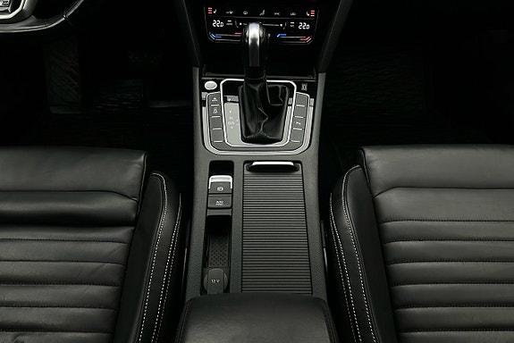 Volkswagen Passat 9 of 30
