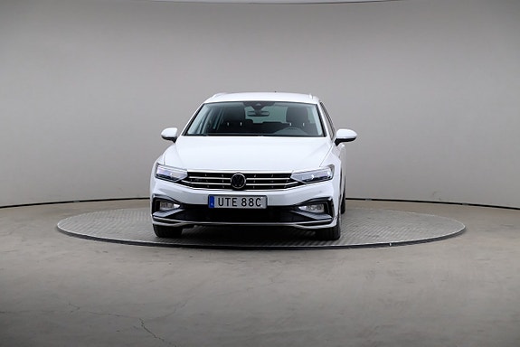 Volkswagen Passat 3 of 30