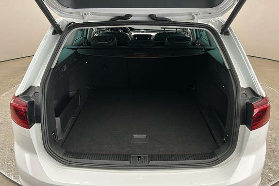 Volkswagen Passat 14 of 30