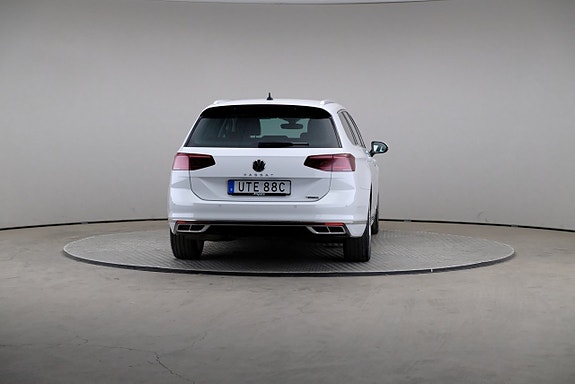 Volkswagen Passat 5 of 30