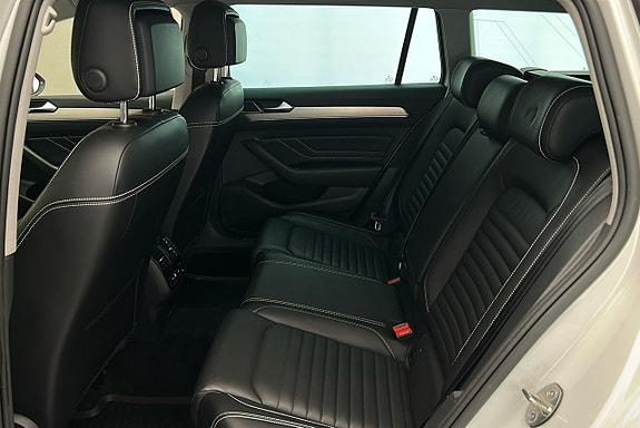 Volkswagen Passat 13 of 30