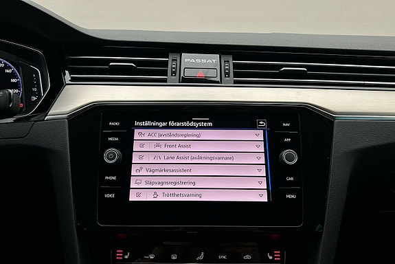 Volkswagen Passat 23 of 30