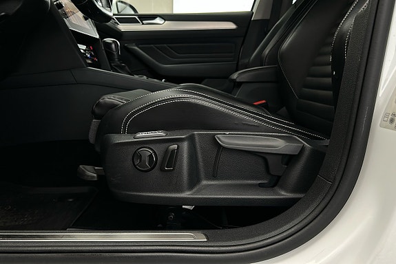 Volkswagen Passat 18 of 30