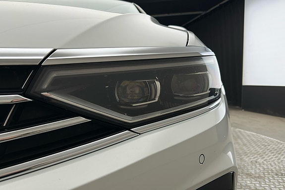 Volkswagen Passat 11 of 30