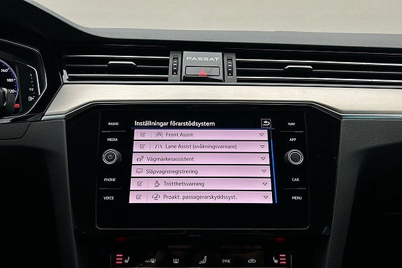 Volkswagen Passat 24 of 30