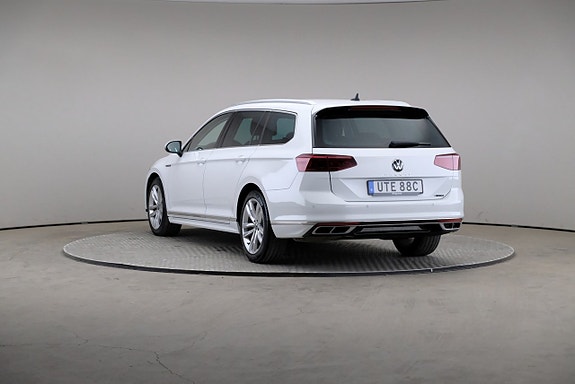 Volkswagen Passat 2 of 30