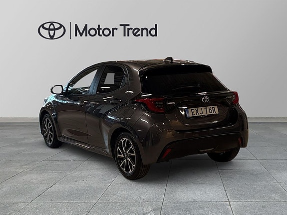Toyota Yaris 2 of 11
