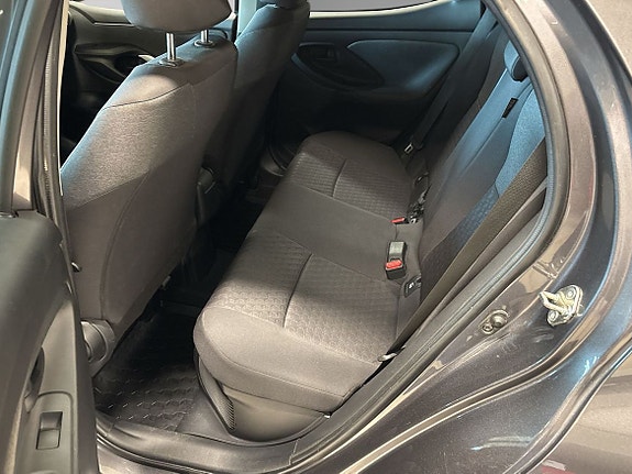 Toyota Yaris 8 of 11
