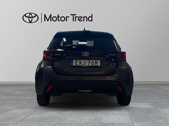 Toyota Yaris 4 of 11