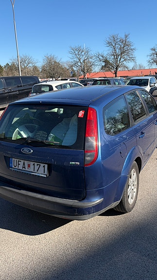 Ford Focus 2 of 4