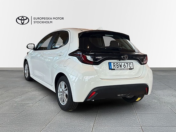 Toyota Yaris 2 of 10