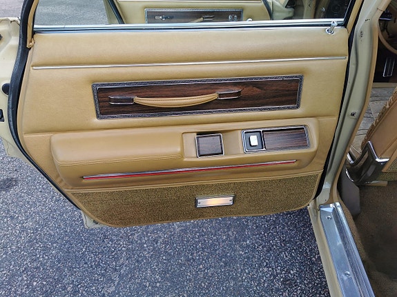 Chrysler New Yorker 9 of 15