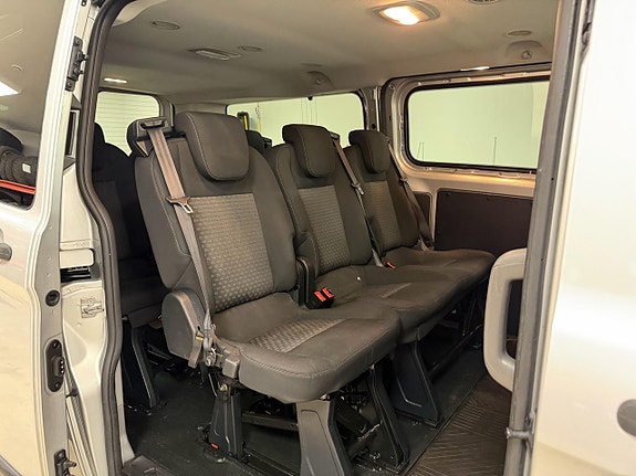 Ford Transit Custom 13 of 30