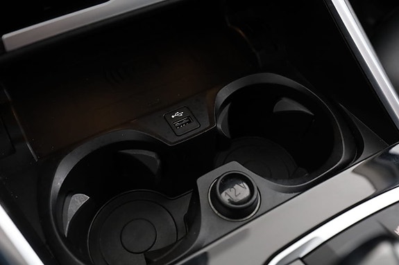 BMW 330e 27 of 30