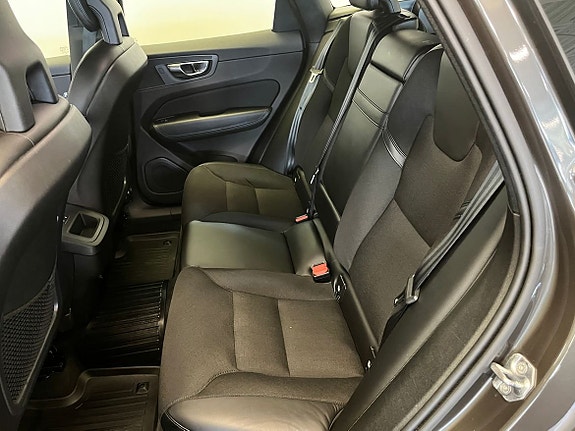 Volvo XC60 6 of 24