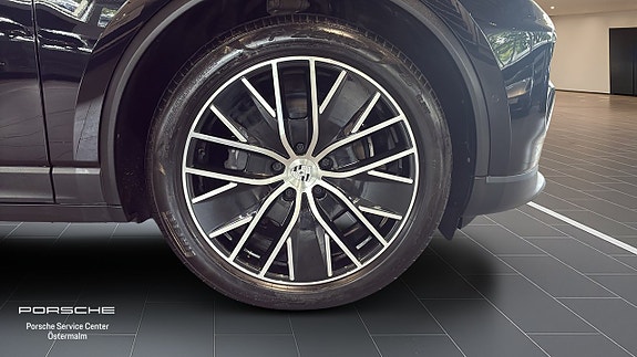 Porsche Macan 4 9 of 11