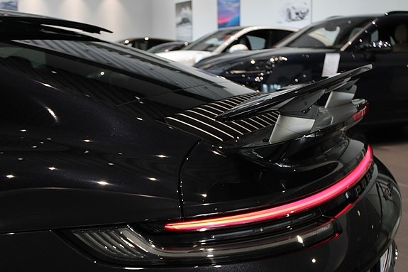 Porsche 911 Turbo S 13 of 18