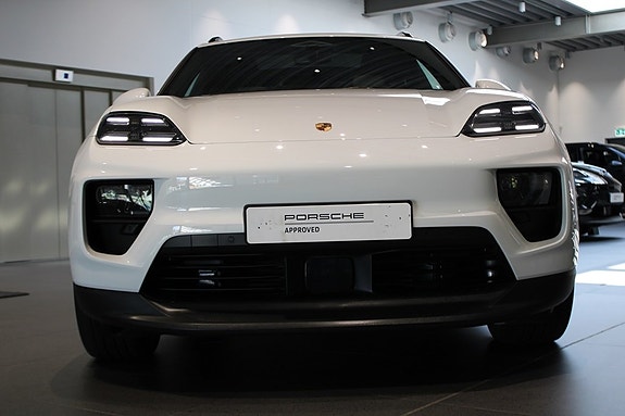 Porsche Macan 4 6 of 17