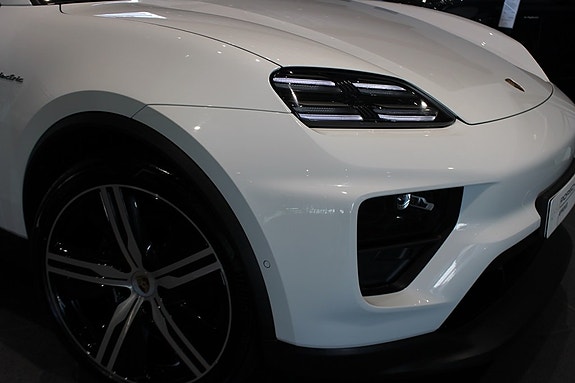 Porsche Macan 4 5 of 17