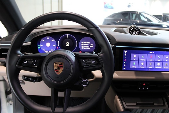 Porsche Macan 4 17 of 17