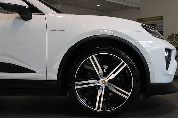 Porsche Macan 4 12 of 17