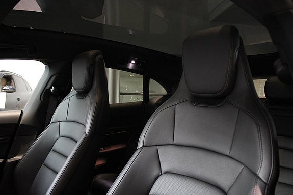 Porsche Taycan Cross Turismo 4 of 19