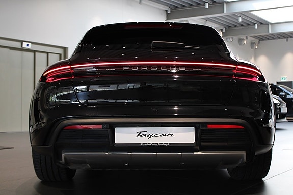 Porsche Taycan Cross Turismo 10 of 19