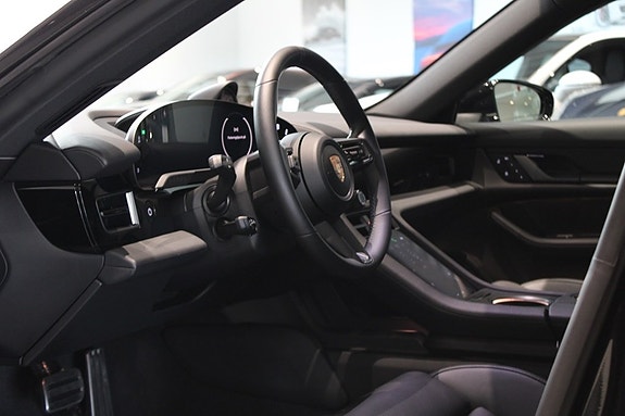 Porsche Taycan Cross Turismo 3 of 19