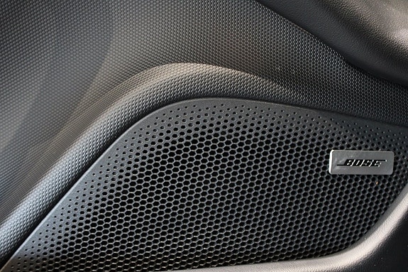 Porsche Taycan Cross Turismo 13 of 19