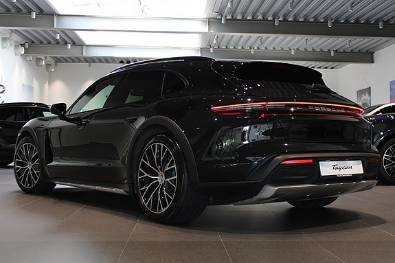Porsche Taycan Cross Turismo 2 of 19