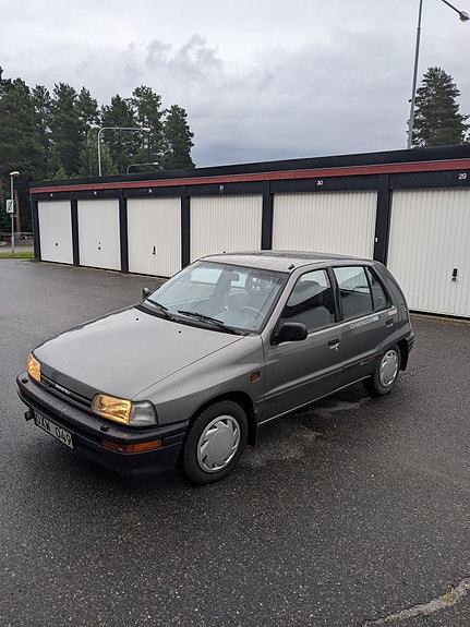 Daihatsu Charade 2 of 7