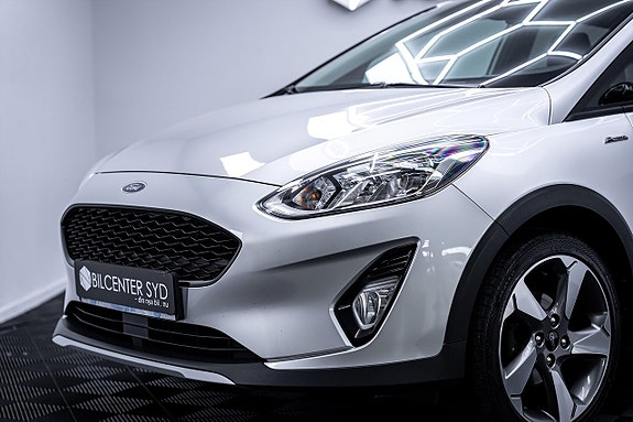 Ford Fiesta 2 of 27
