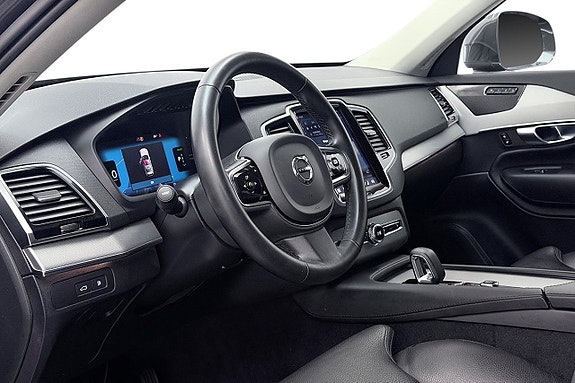 Volvo XC90 11 of 30