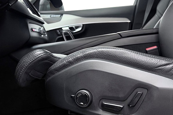 Volvo XC90 12 of 30