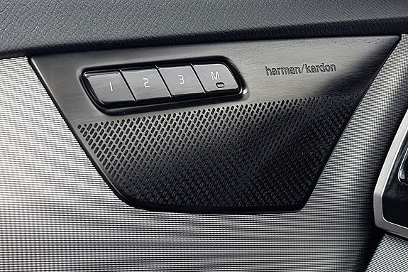 Volvo XC90 13 of 30