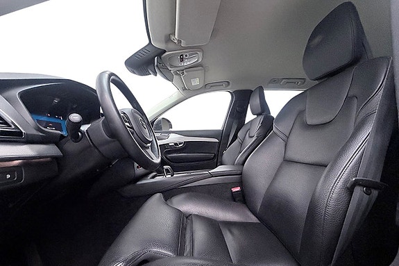 Volvo XC90 10 of 30